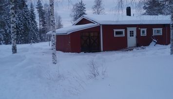 Sjönära avskilt boende i Jämtlandsskogen