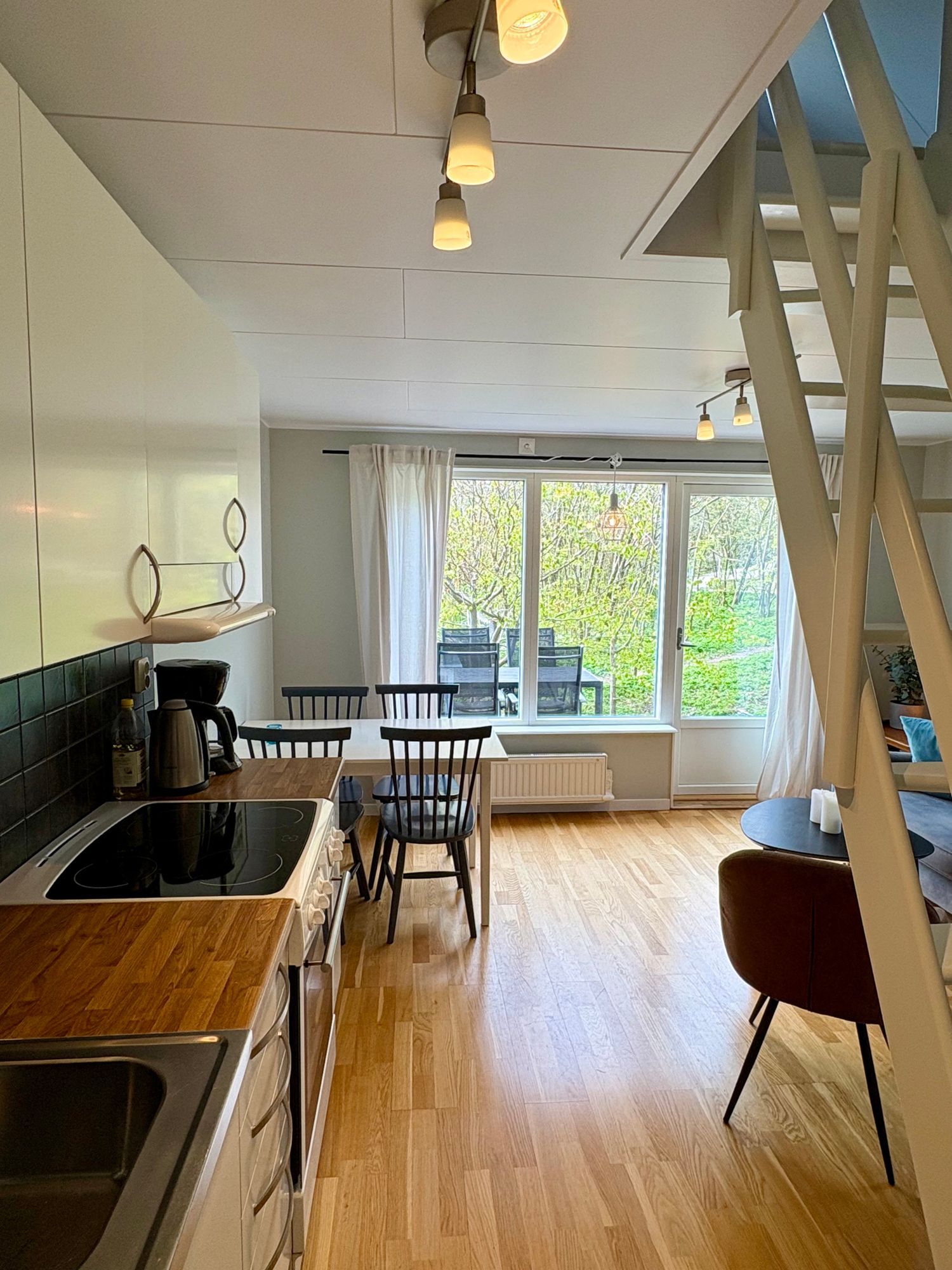 Modern stuga vid kusten - nära Visby. – bild 3 av 14