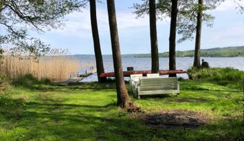 Mysig stuga vid sjön Örlen