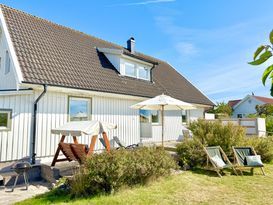 Villa Svea – Ljus & rymlig övilla nära Göteborg