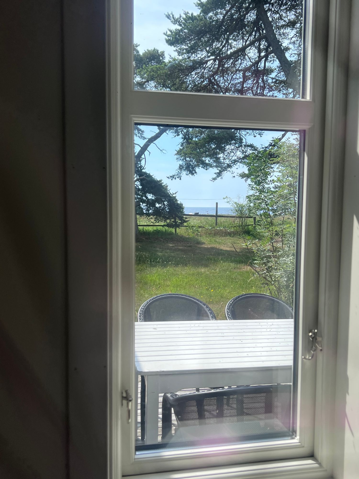 Strandnära stuga med havsutsikt – bild 9 av 24