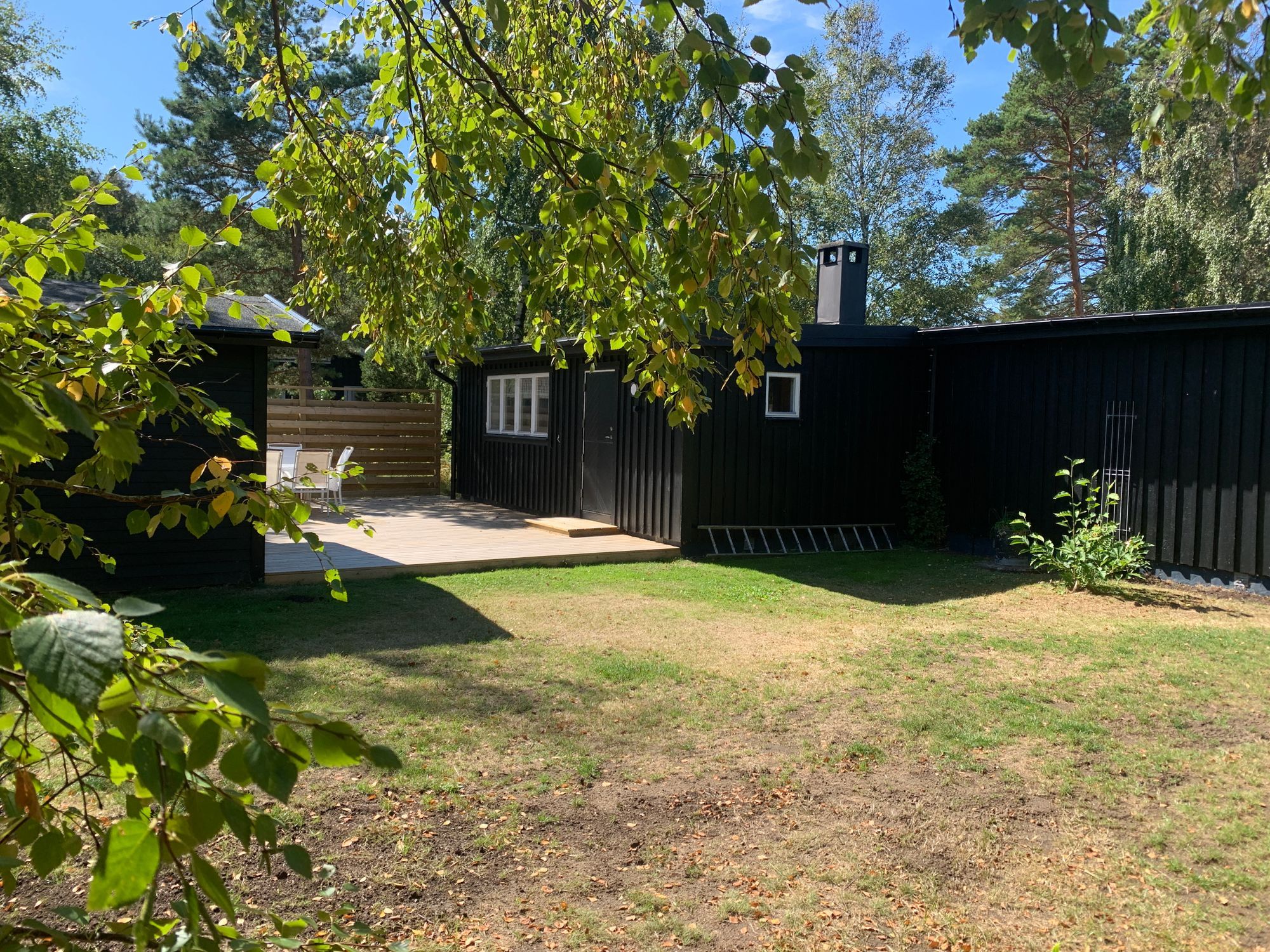 Charmig strandnära stuga i Skummeslövsstrand – bild 1 av 9