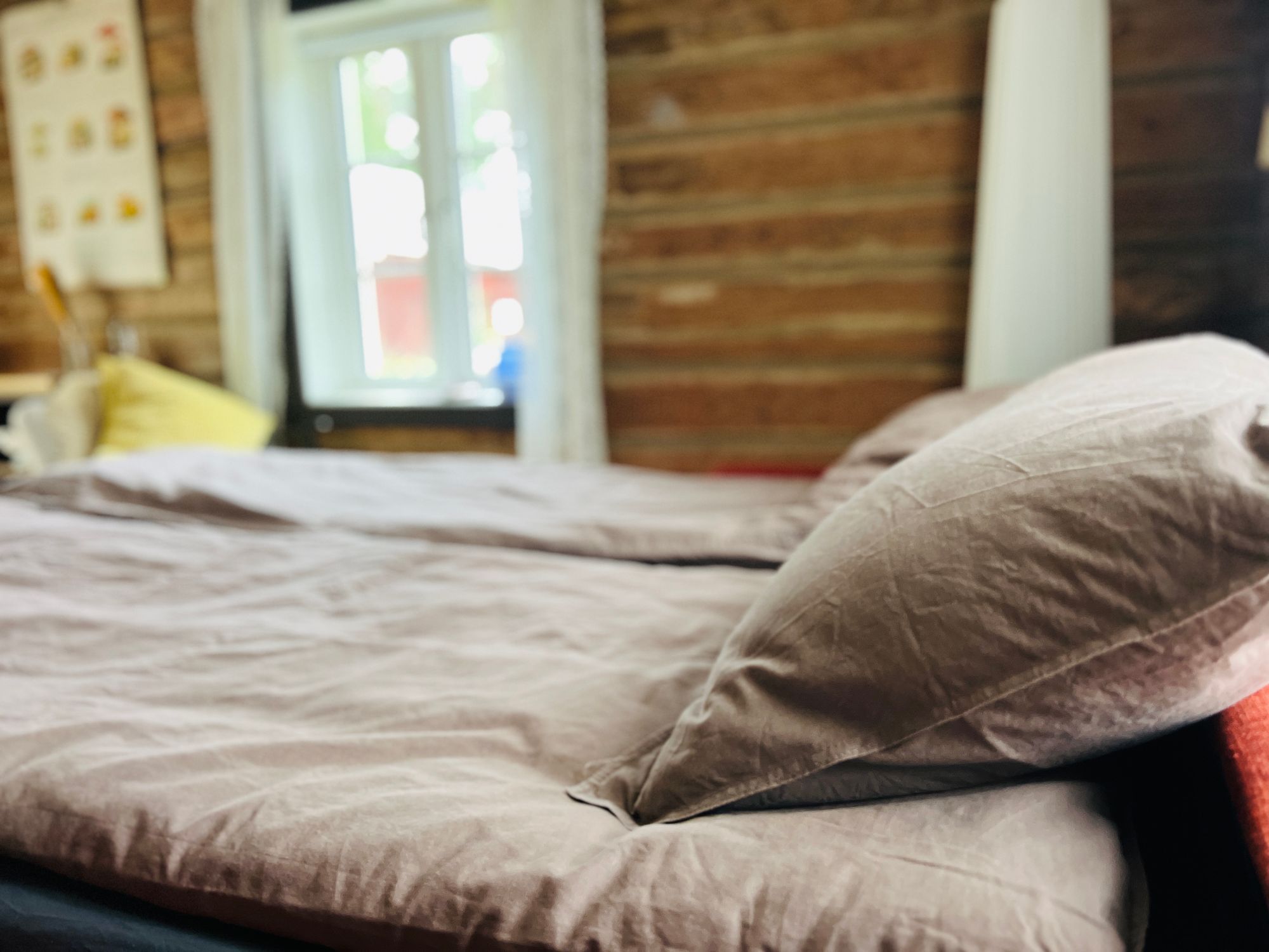 Mysig timmerstuga med kamin i södra Värmland – bild 12 av 24