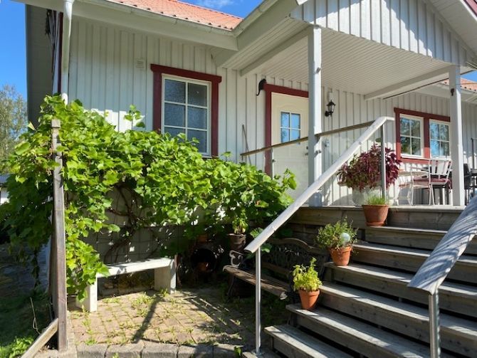 Hus vid Värmelns strand i Värmskog-Värmland – bild 20 av 24