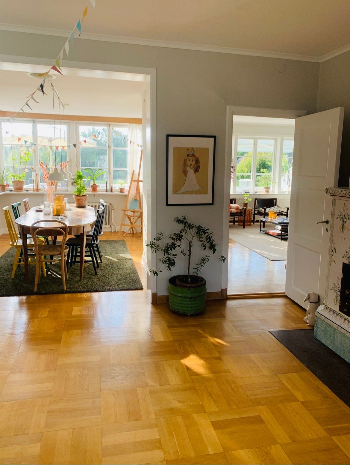 20-talscharm vid vattnet i Ålsten – bild 10 av 24