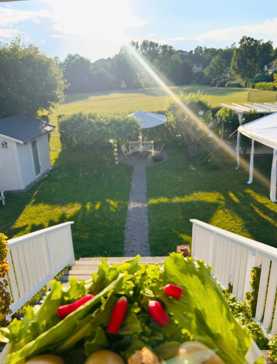 20-talscharm vid vattnet i Ålsten – bild 23 av 24