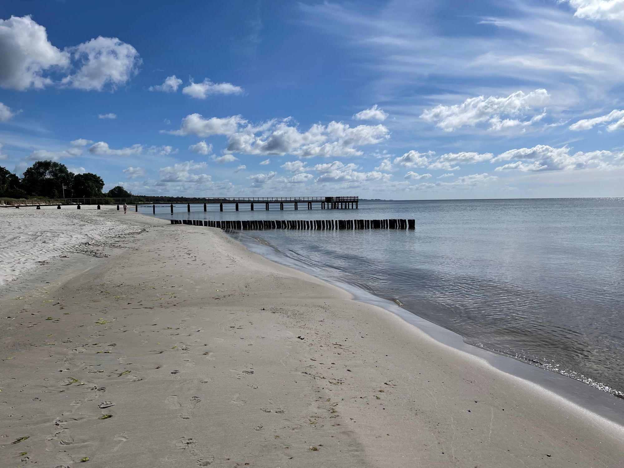 Hus i Beddingestrand med tomt ända ner till havet – bild 4 av 20