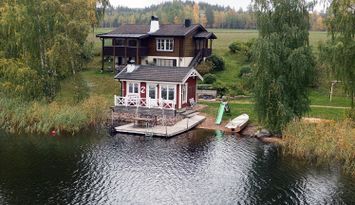 Holiday house next to lake in Dalarna