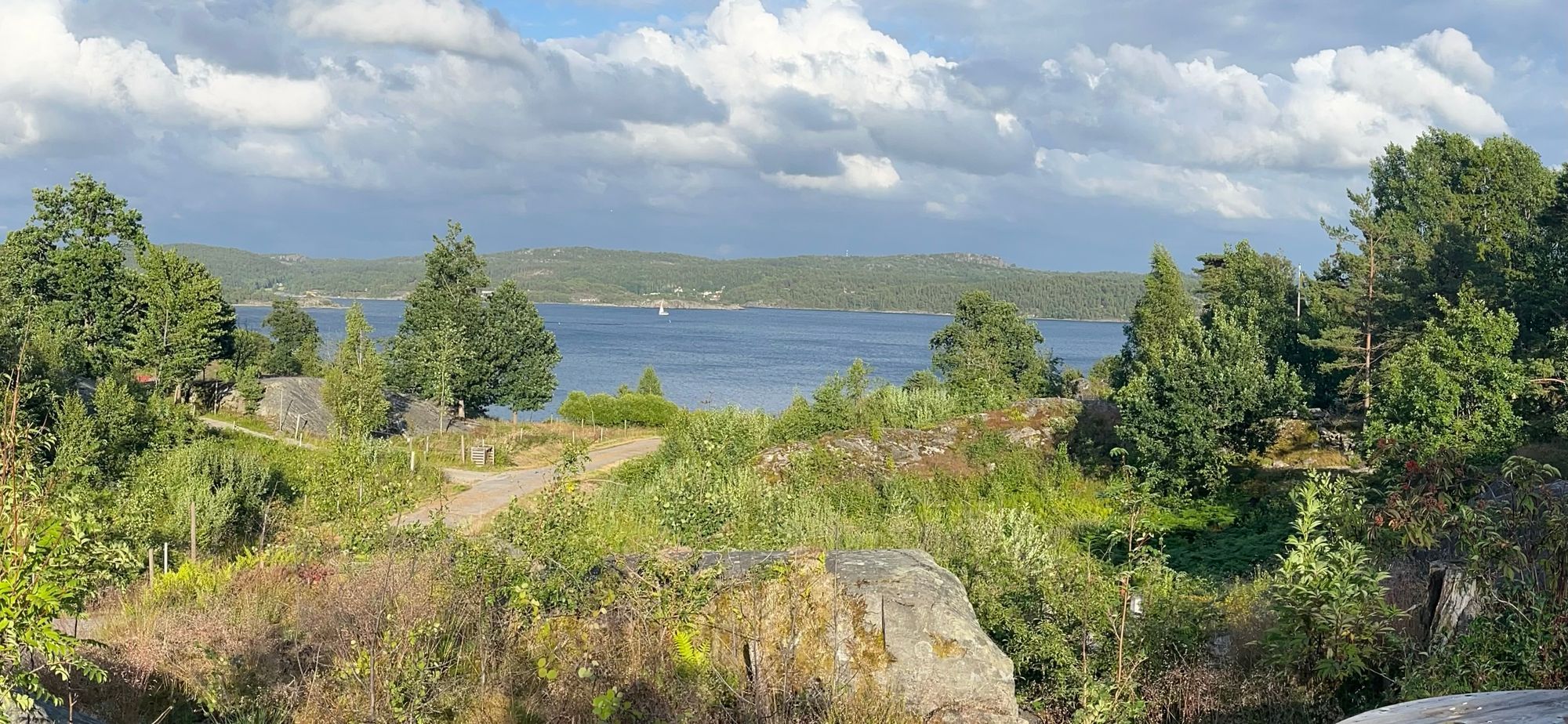 Havsnära hus - vackert sommar som vinter – bild 2 av 22