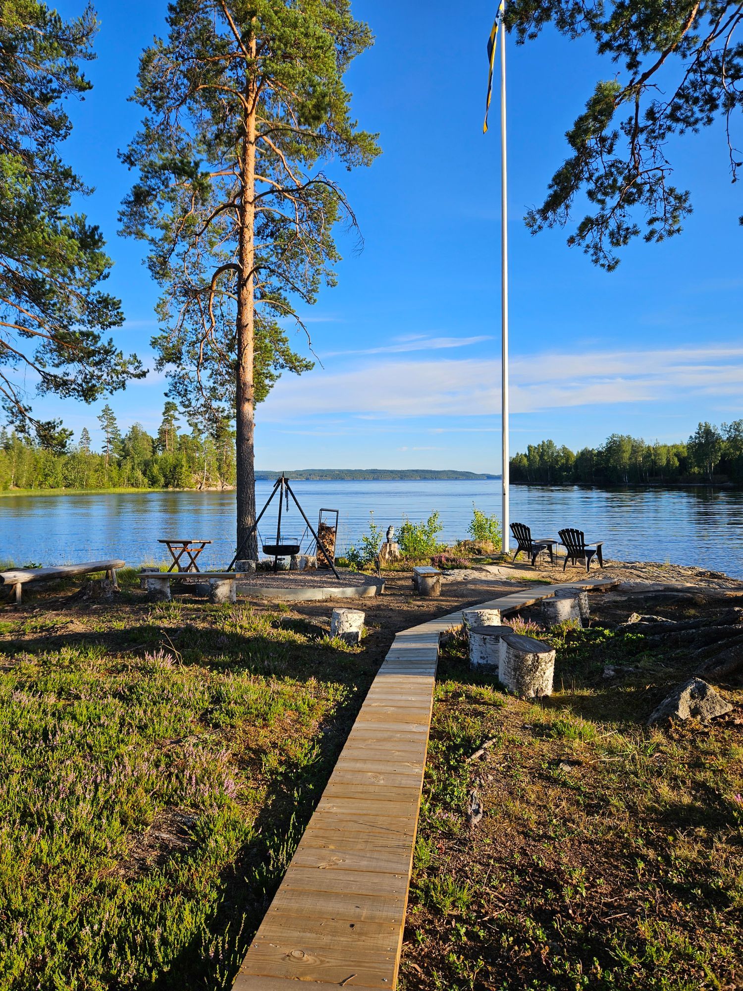 STUGA med  sjö, egen brygga och båt. – bild 11 av 24