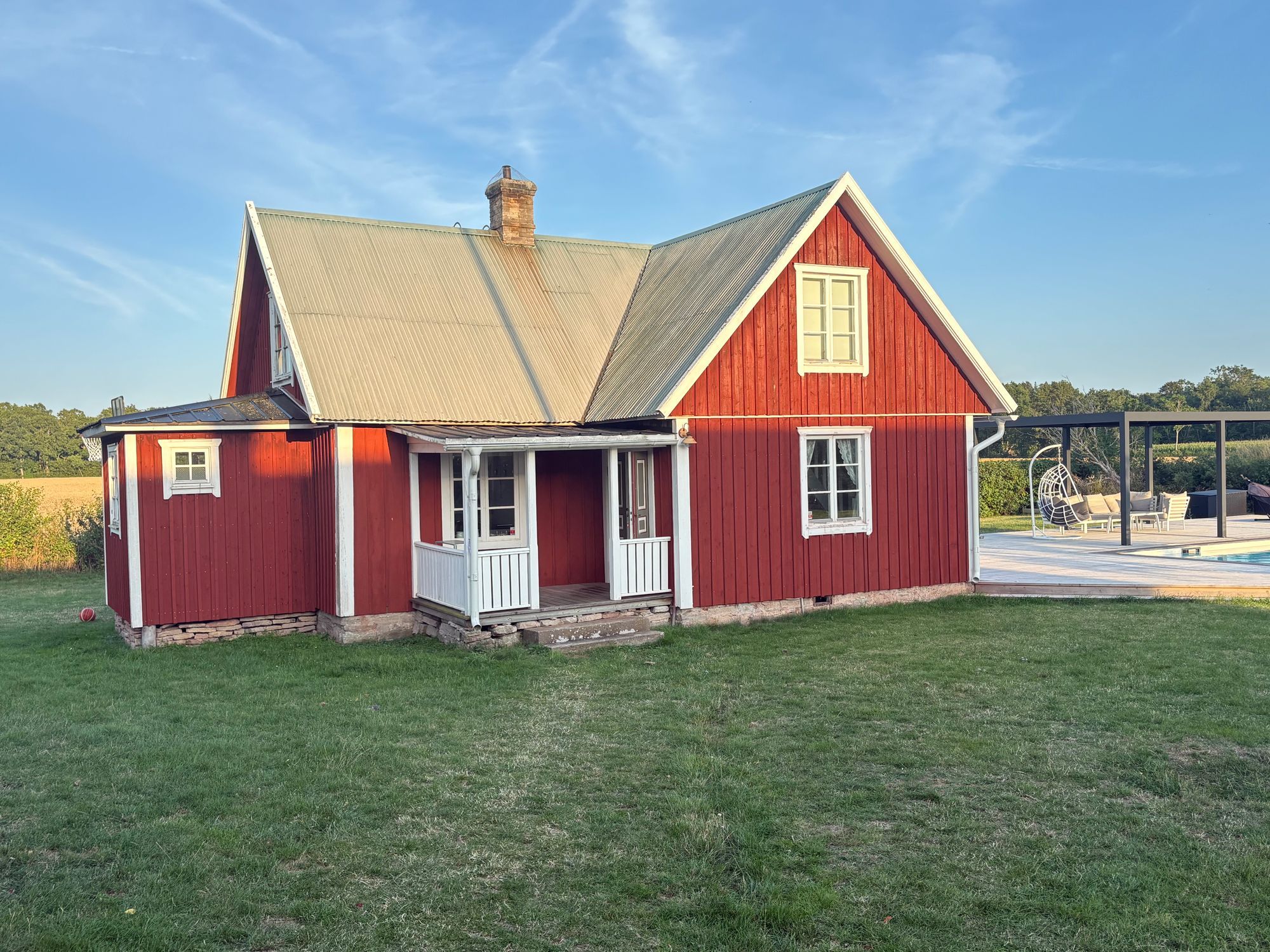 Stuga i Sandvik/Knisa med pool – bild 4 av 8