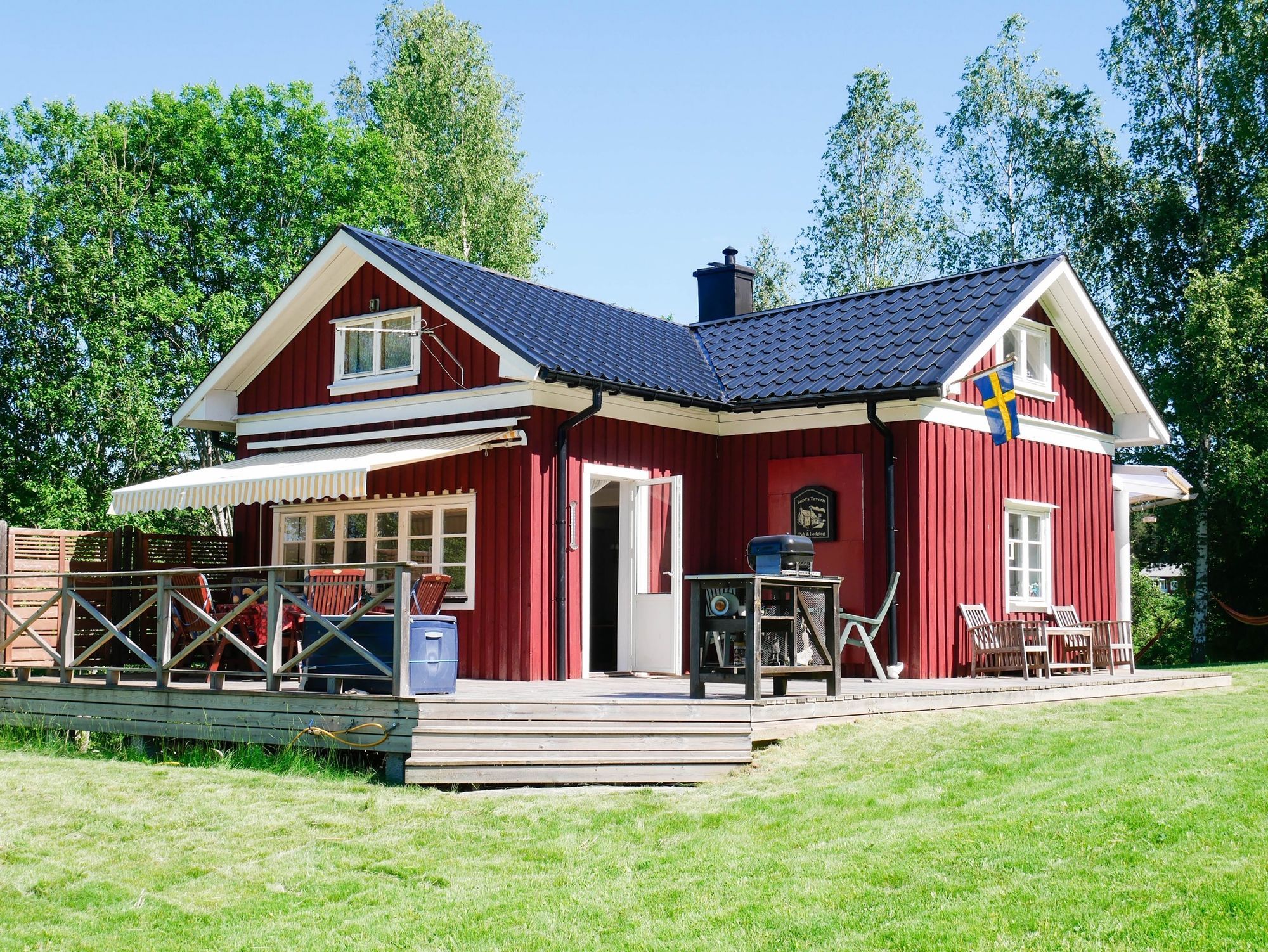 Stuga på sjötomt med avskilt läge