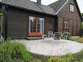 Mysiga Valleviken: Rymligt hus med gästhus