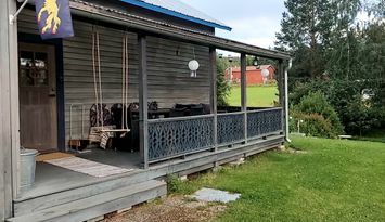 Grym stuga naturnära. Husdjuret får följa med!