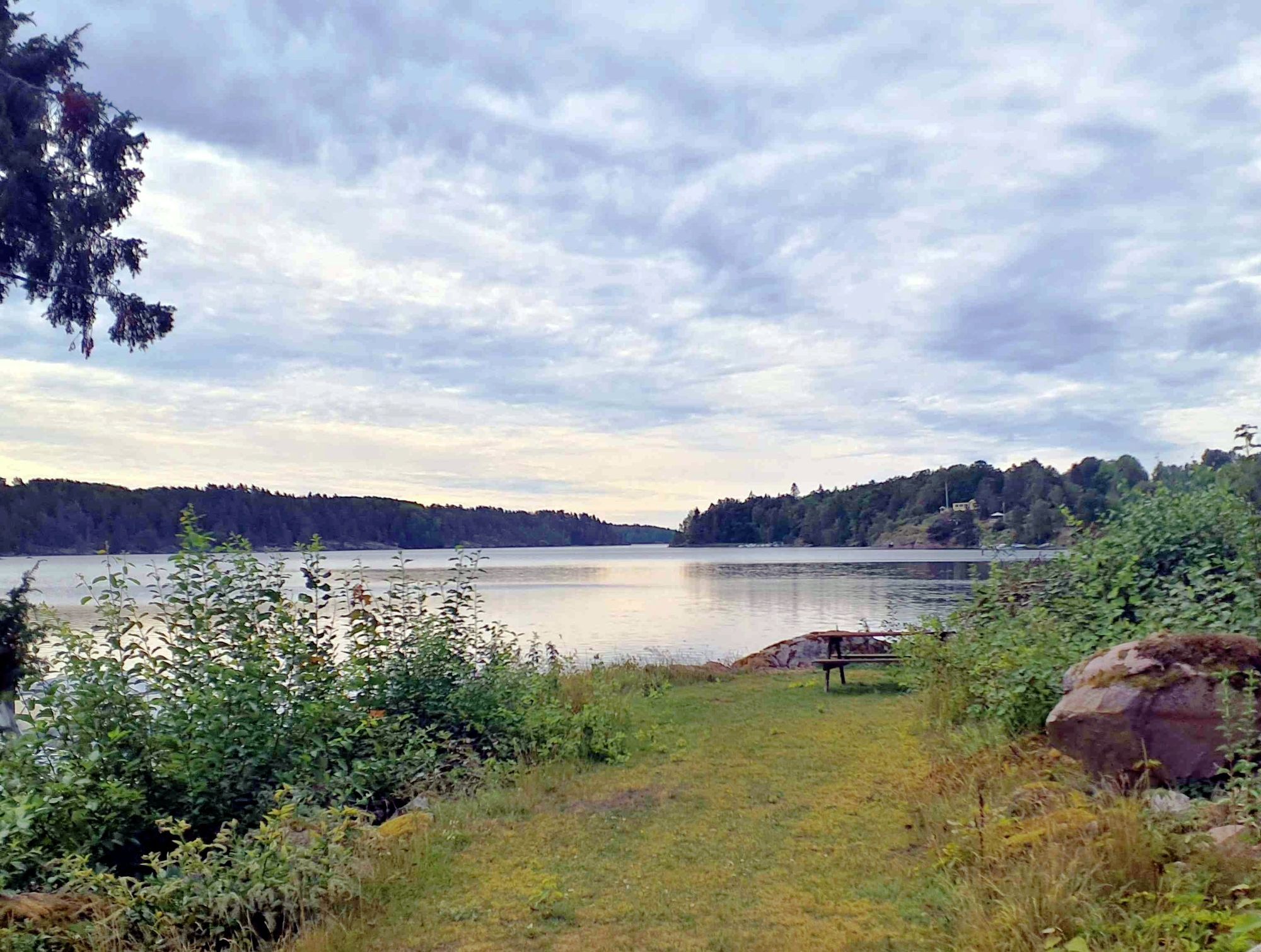 Torpstuga med sjöutsikt i vackra omgivningar. – bild 13 av 13