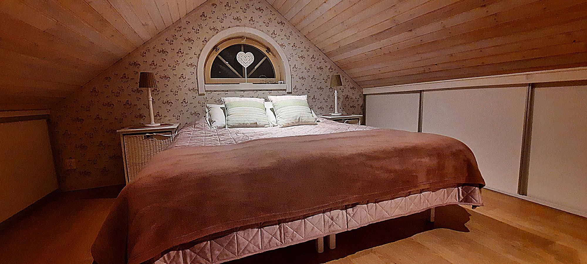 Mysigt fräscht hus i Mora med fint läge vid vatten – bild 8 av 16