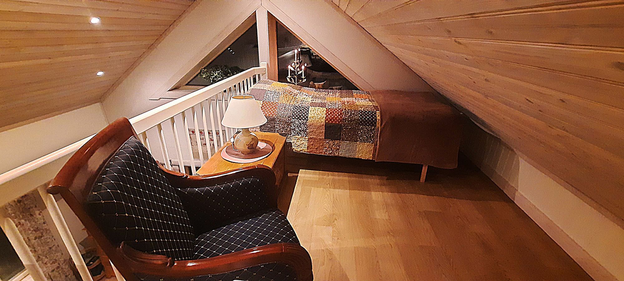Mysigt fräscht hus i Mora med fint läge vid vatten – bild 2 av 16