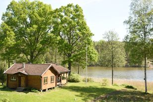 Cottage  close to lake and fishing.
