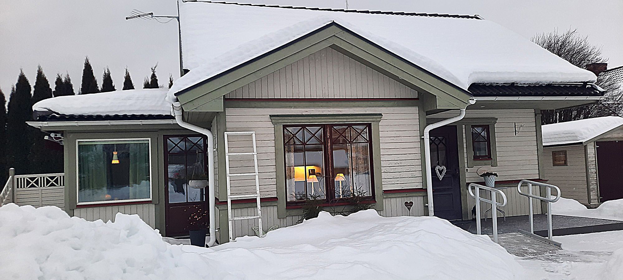 Mysigt fräscht hus i Mora med fint läge vid vatten – bild 5 av 16