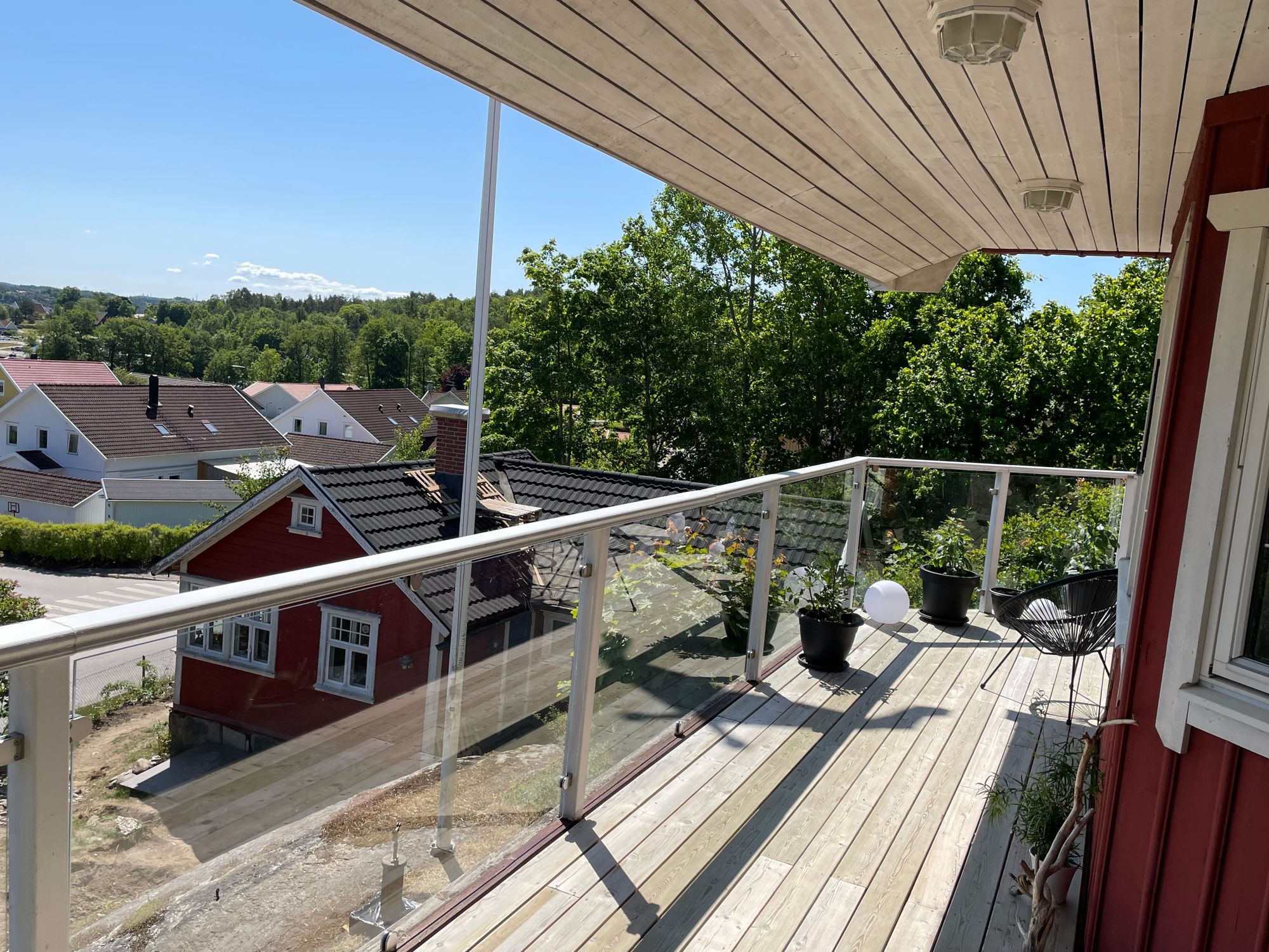 Havsutsikt nära badplats – bild 3 av 24