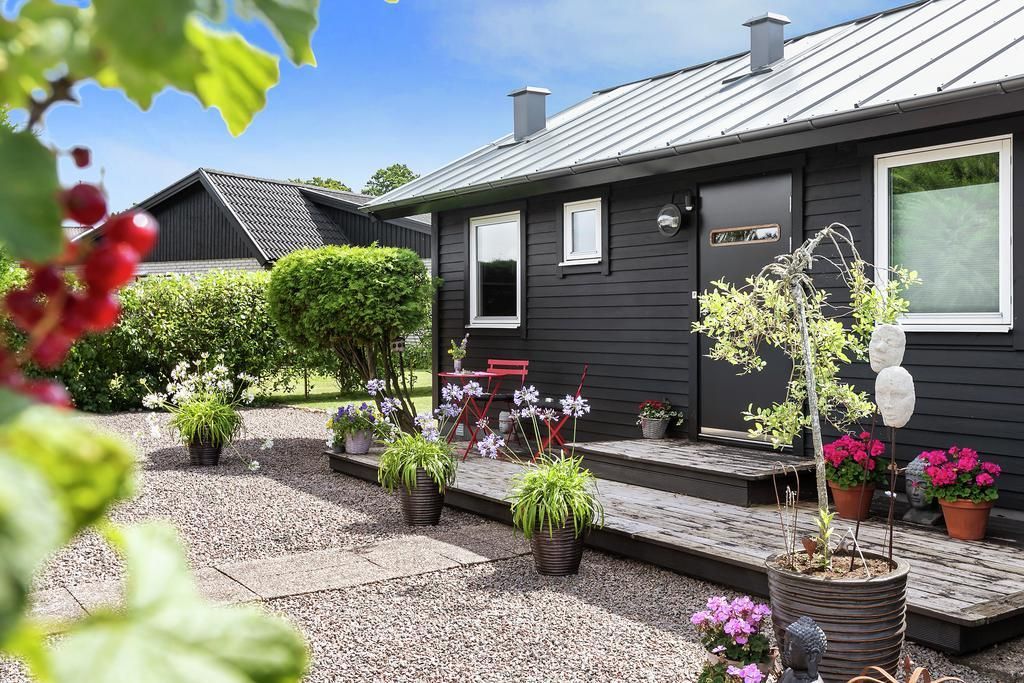 Familjevilla med uppvärmd pool & bastu nära havet – bild 3 av 24