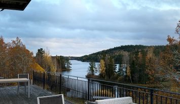 Stort hus med bastu, båt, brygga och sjöutsikt!