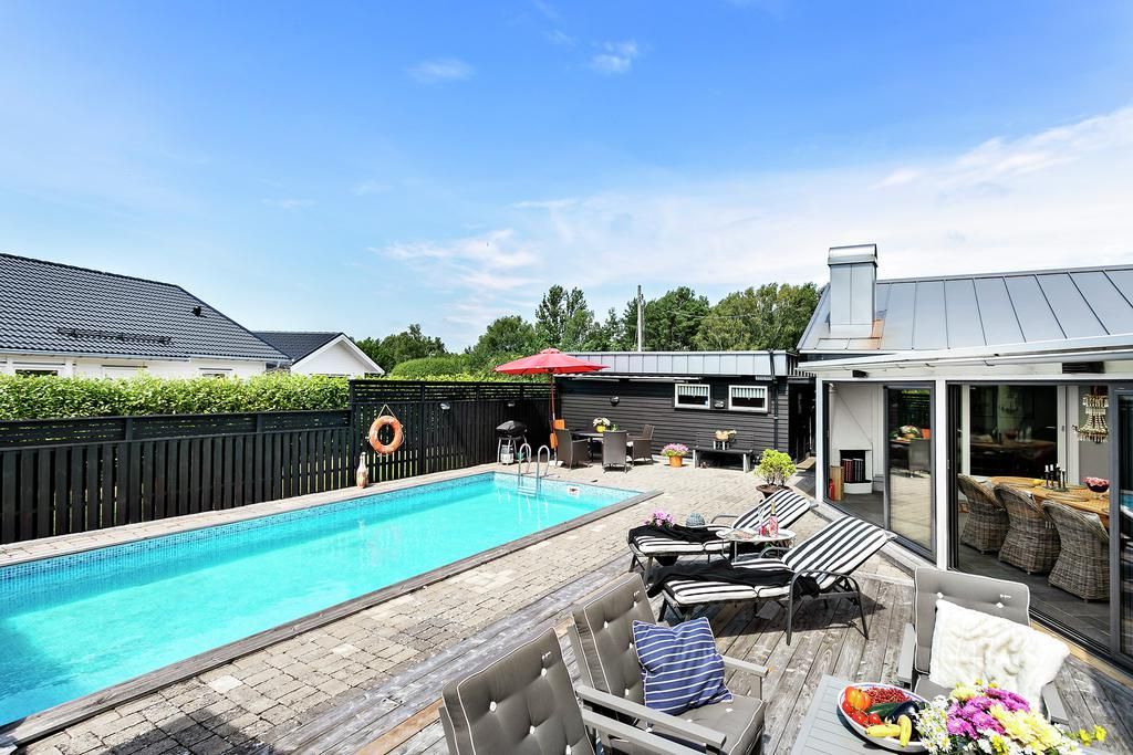 Familjevilla med uppvärmd pool & bastu nära havet – bild 11 av 24