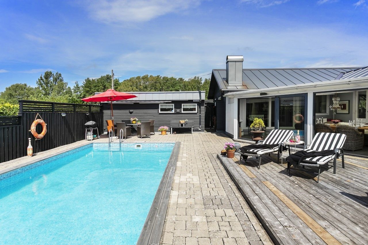 Familjevilla med uppvärmd pool & bastu nära havet – bild 8 av 24