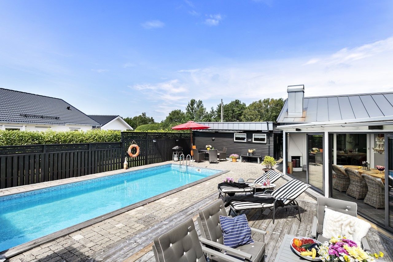 Familjevilla med uppvärmd pool & bastu nära havet – bild 10 av 24