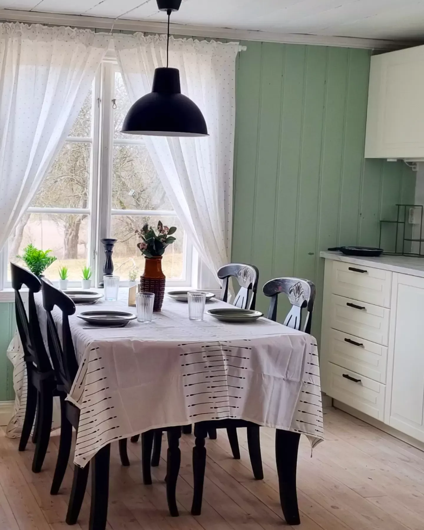 Mysigt lantligt 1800-talshus – bild 12 av 24