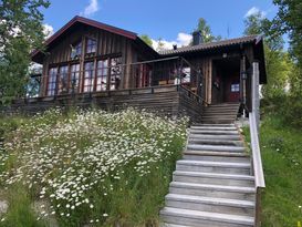 Sol & fjällutsikt i Bruksvallarna