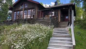 Sol & fjällutsikt i Bruksvallarna