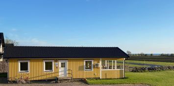 Cottage with sea views