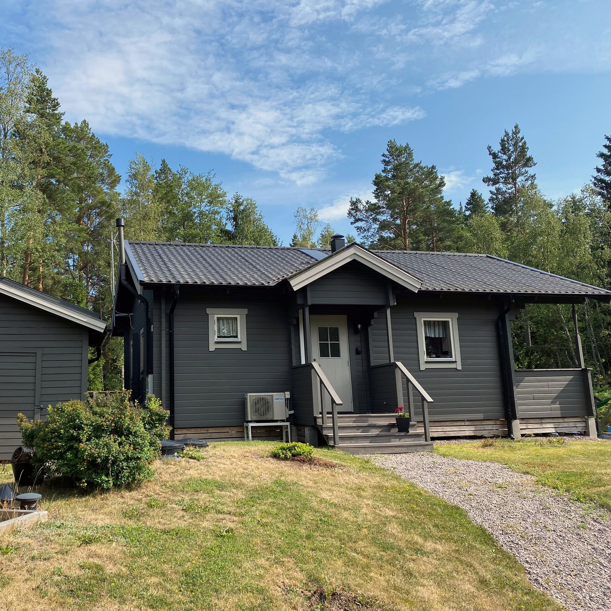 Modernt fritidshus i magisk ytterskärgård – bild 2 av 24