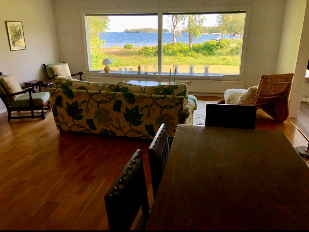 Rymligt skärgådshus med panoramautsikt över havet – bild 8 av 19