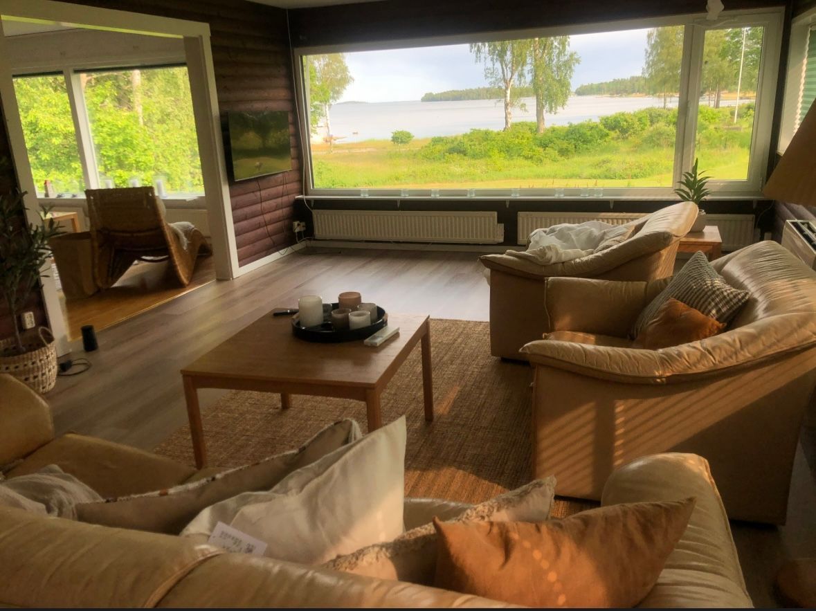 Rymligt skärgådshus med panoramautsikt över havet – bild 7 av 19