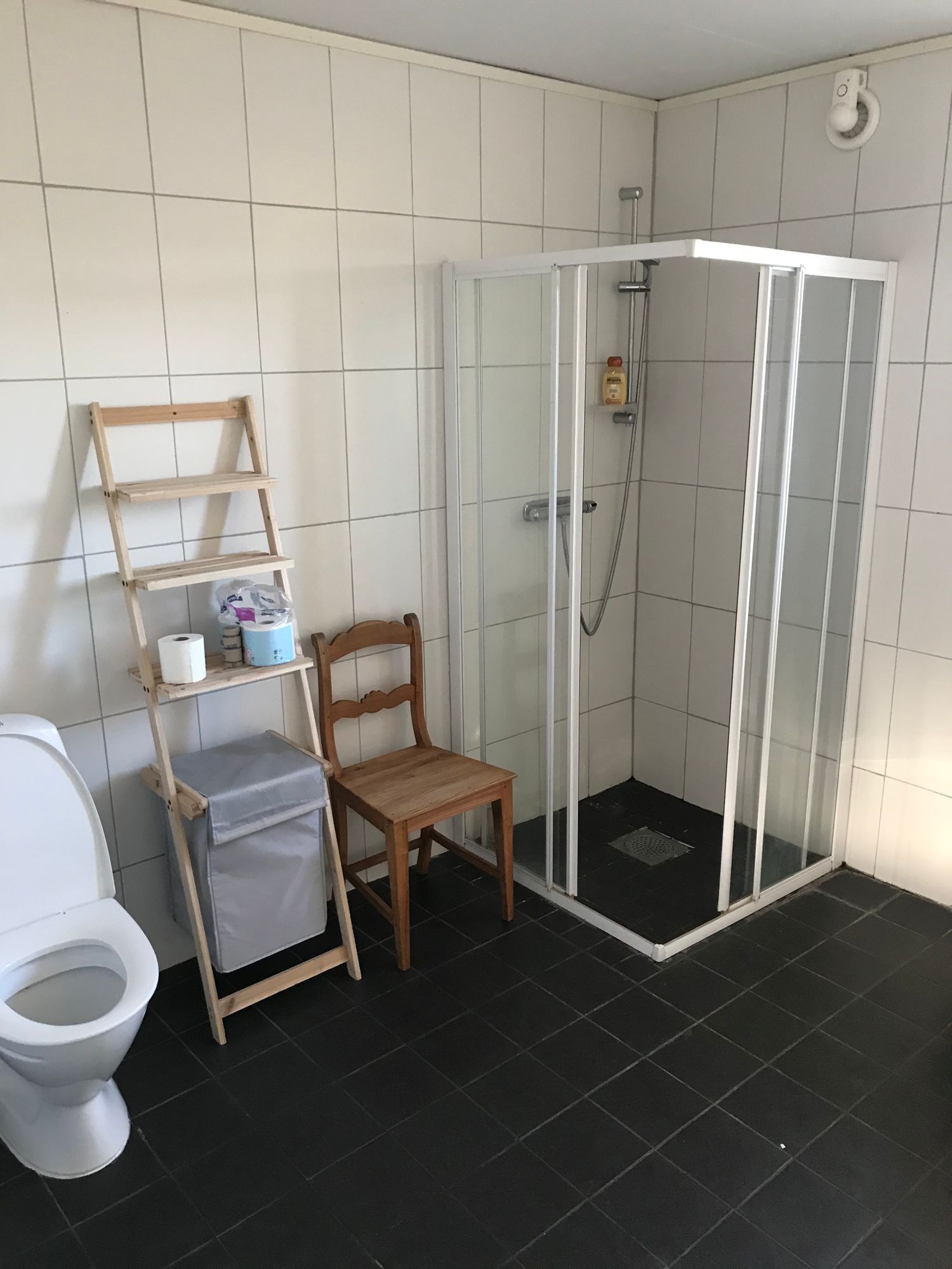 Semesterhus i gammal äppleodling på Österlen – bild 18 av 24