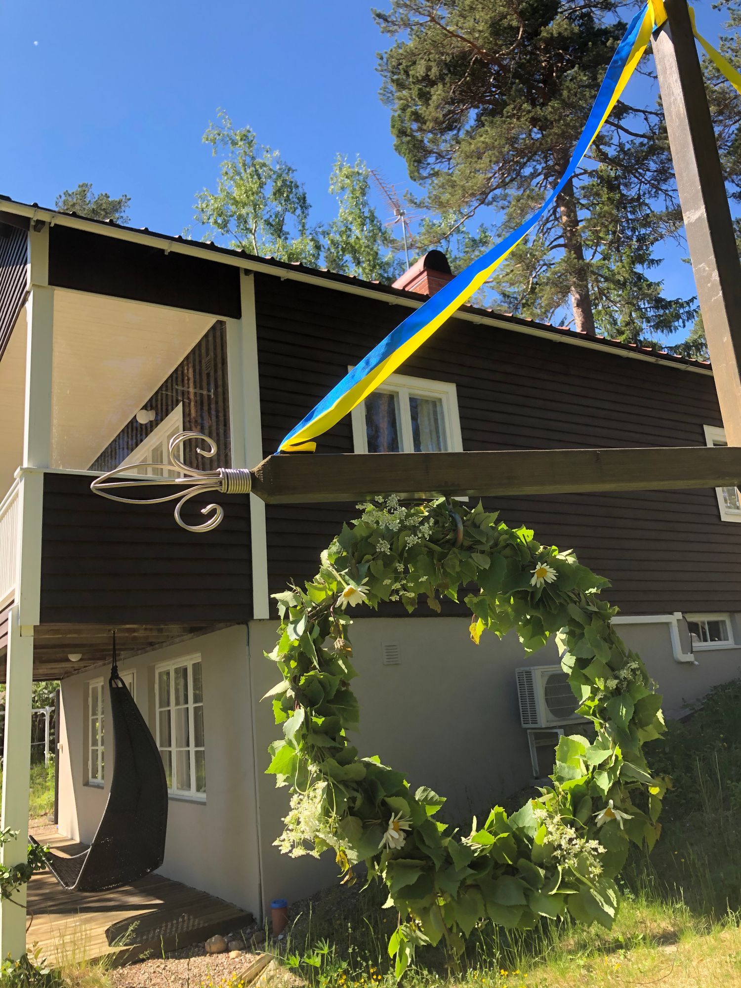 Sjötomt, roddbåt & bastu i lantlig skogsmiljö. – bild 8 av 24