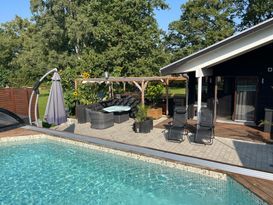 19 bäddar 3 hus inkl Pool/Bastustuga Sandvik Öland