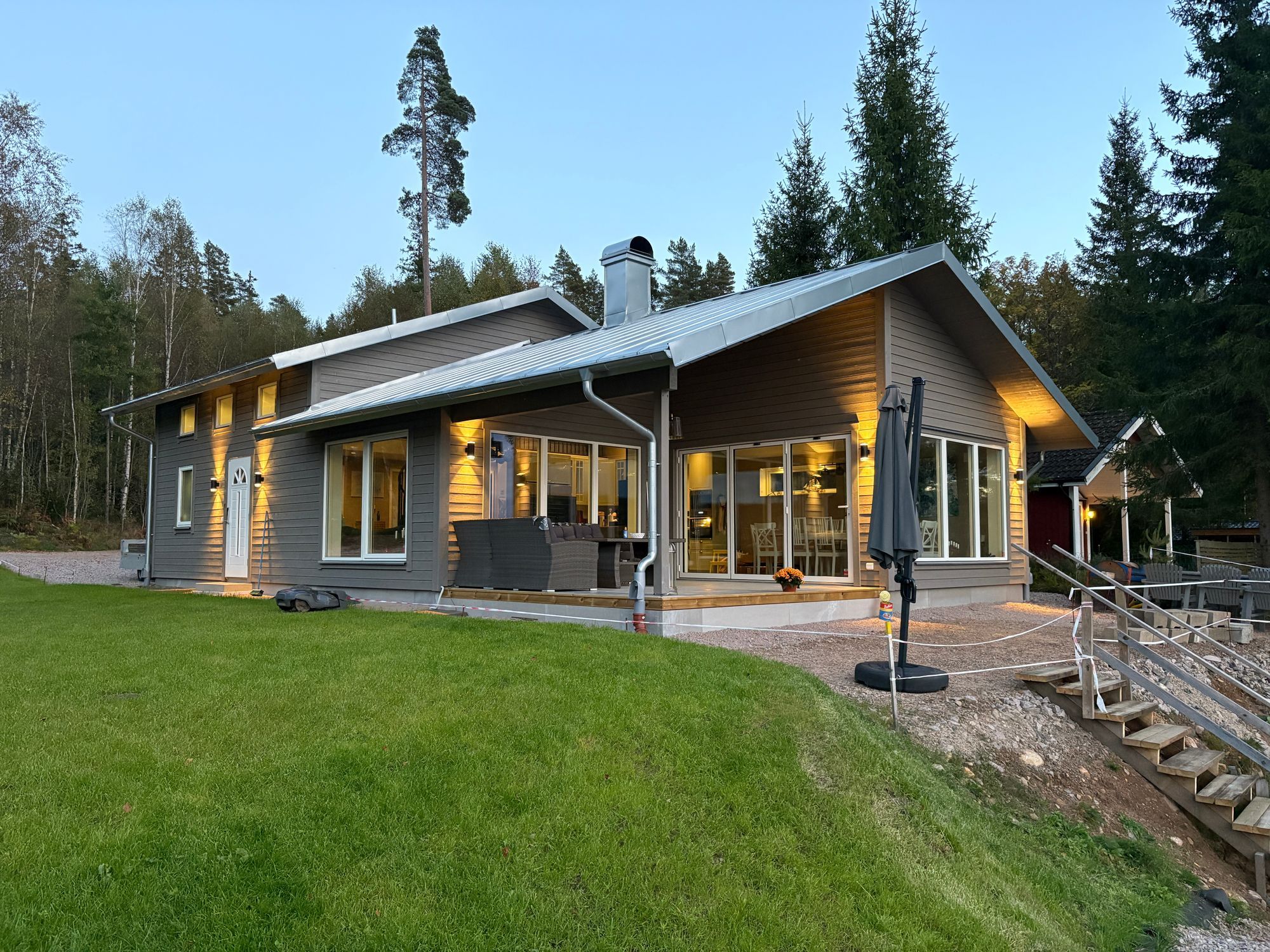 Mysig familjevänlig stuga vid sjö. – bild 2 av 24
