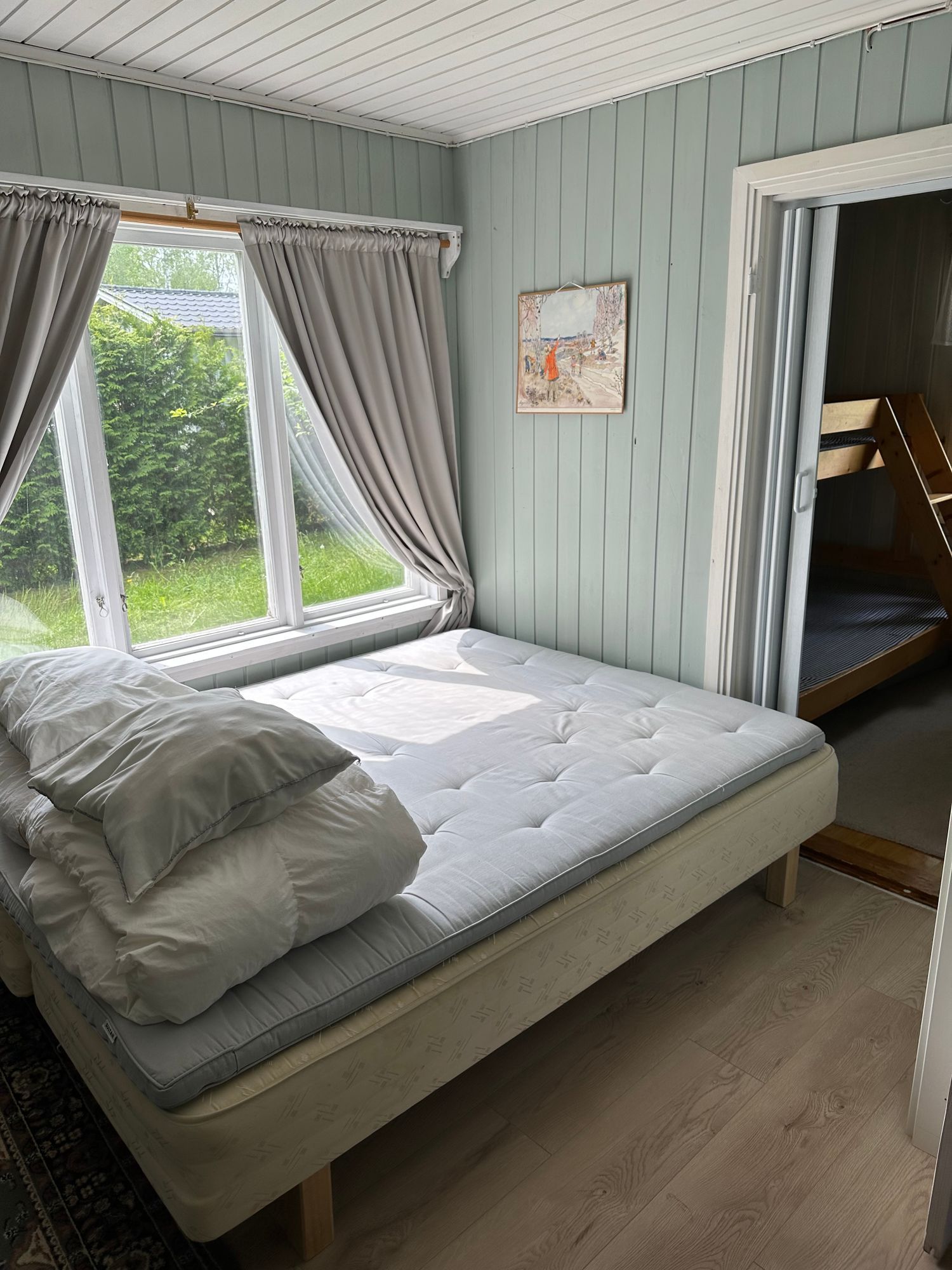 Stugan med sjöutsikt nära bad och handelsbod – bild 20 av 24
