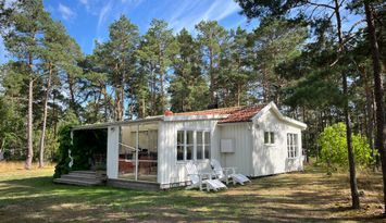 Charmig stuga på Oknö - havsnära tomt!