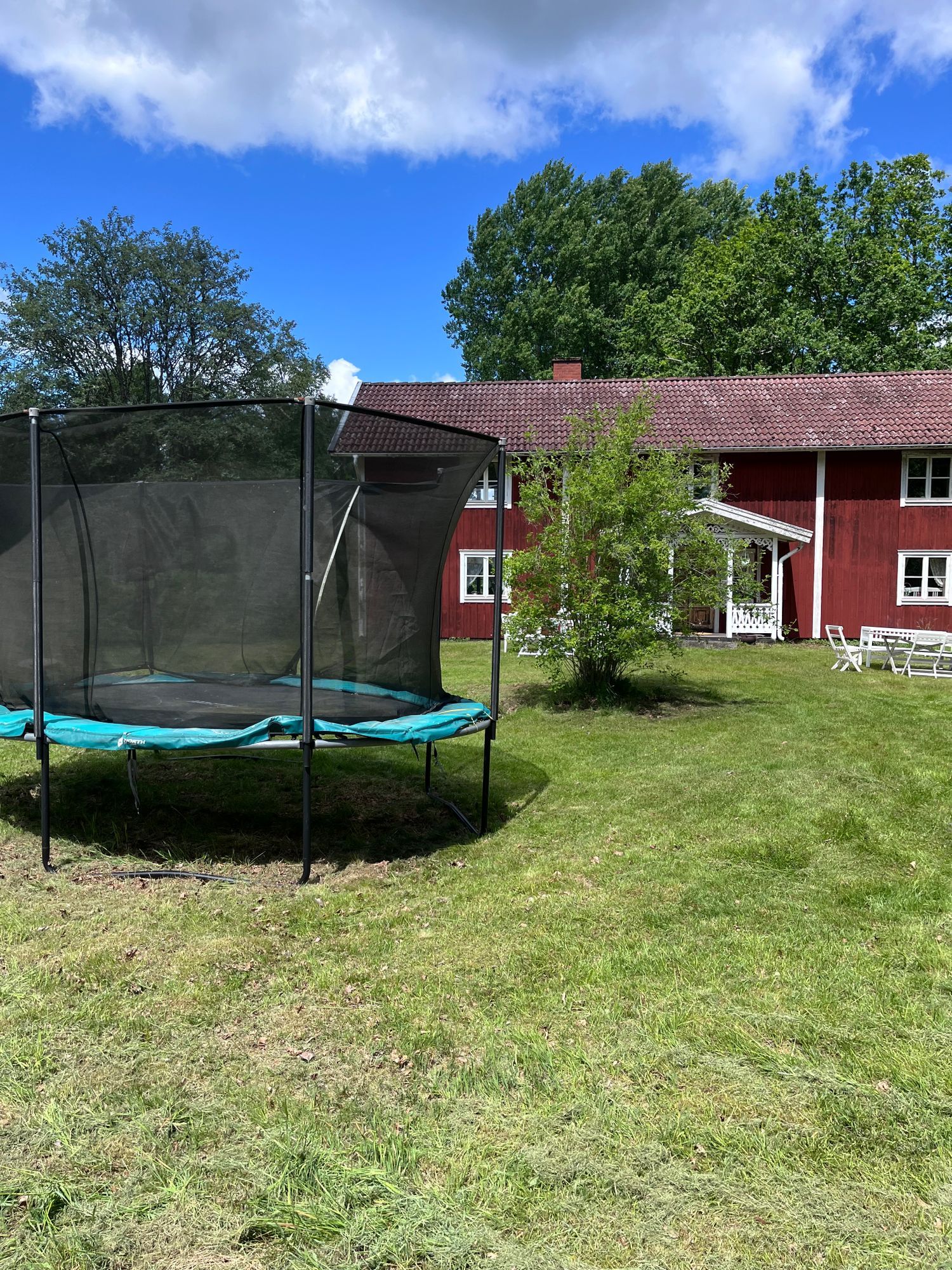 Städat, varmvatten, nyklippt gräsmatta, välkommen! – bild 3 av 24