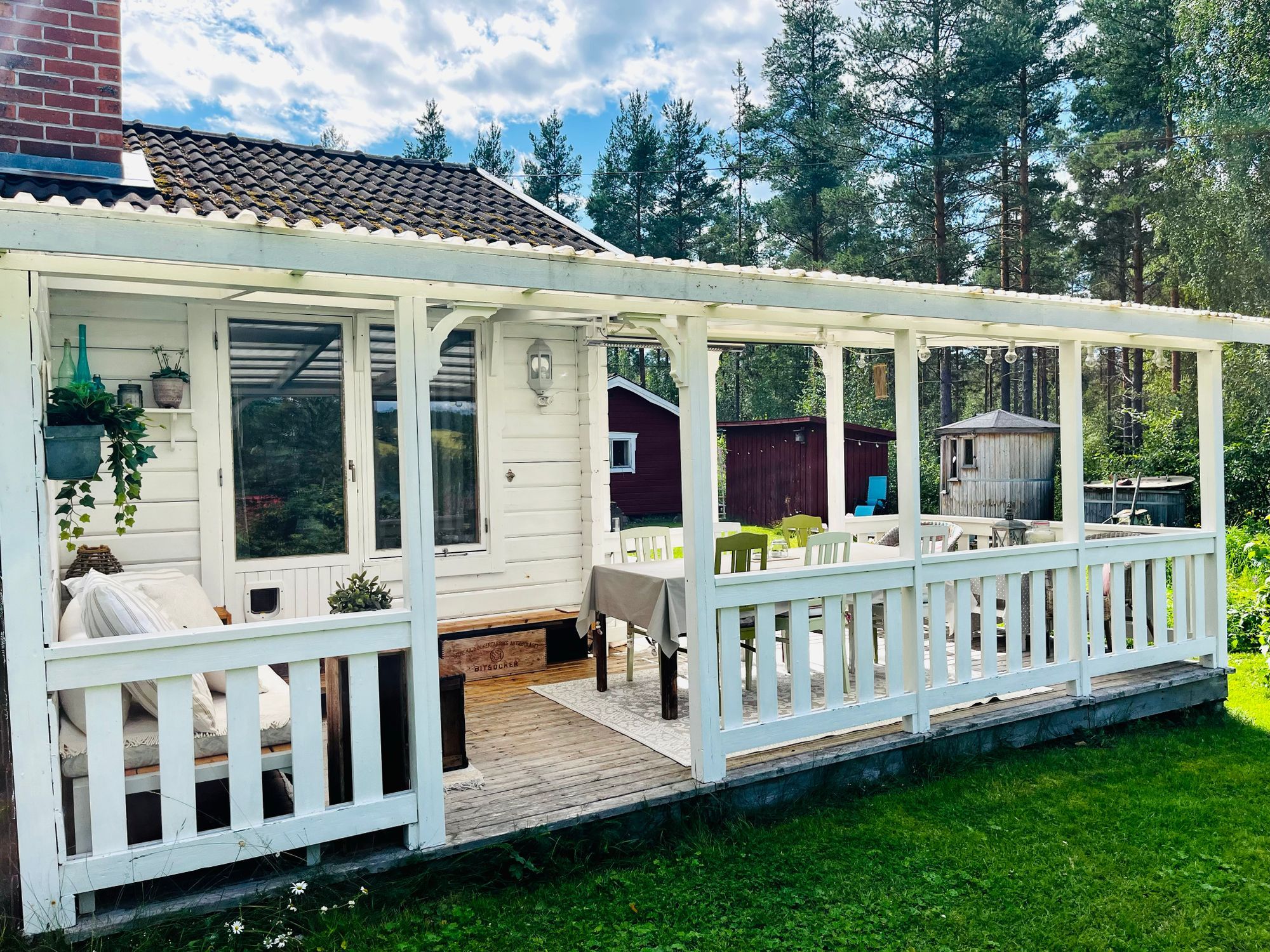 Charmig stuga med bastu och egen brygga – bild 12 av 24
