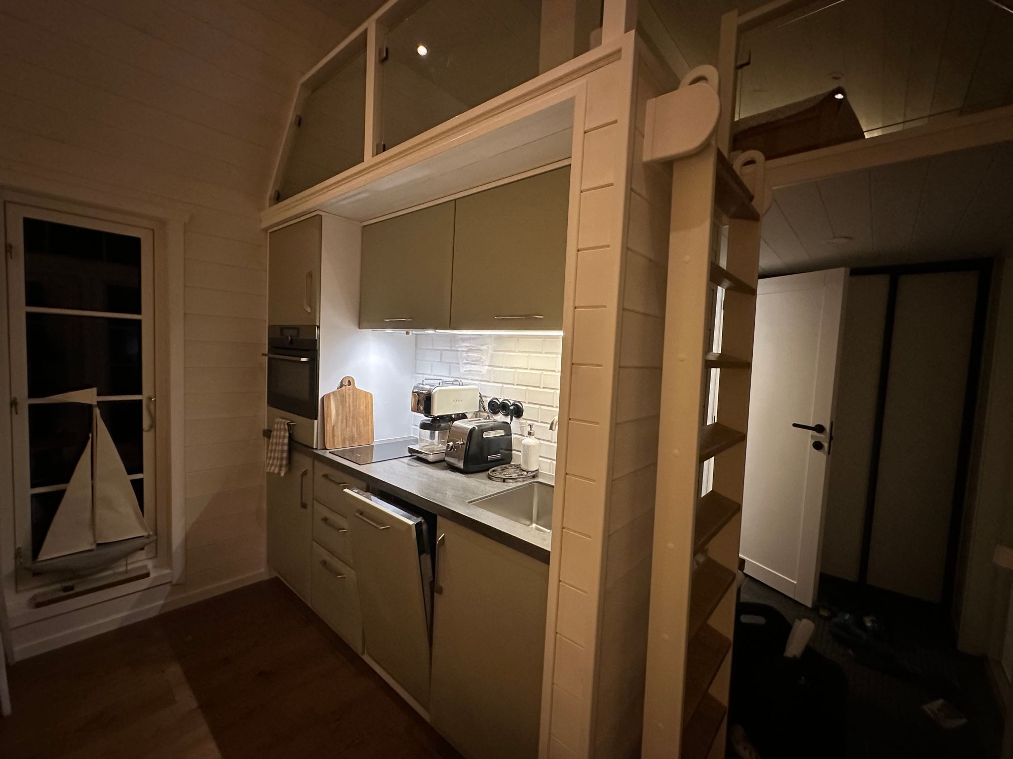 Nybyggt Attefallshus i Stockholms skärgård,Vaxholm – bild 8 av 12