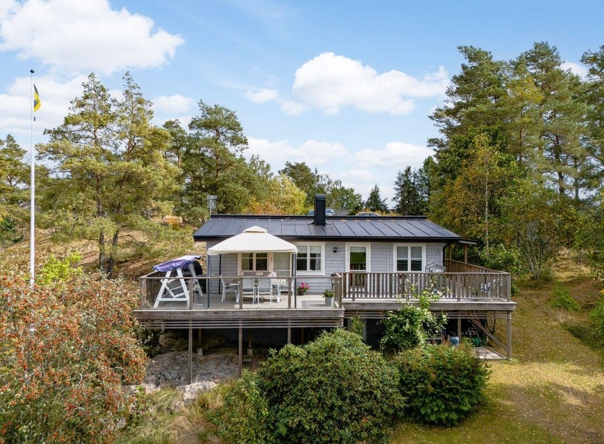 Stuga nära sjö utanför Trosa