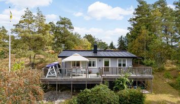 Stuga nära sjö utanför Trosa