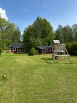 Stugan med sjöutsikt nära bad och handelsbod