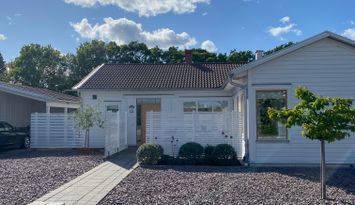 Nyrenoverad villa nära havet