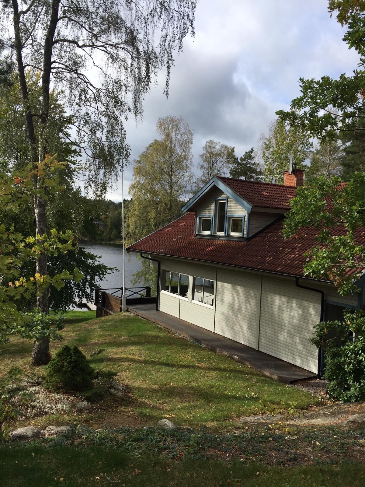 Mysig stor Villa med egen brygga vid sjö och natur – bild 21 av 24